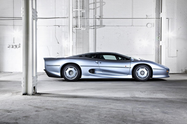 Jaguar XJ220 (350 Km/s)