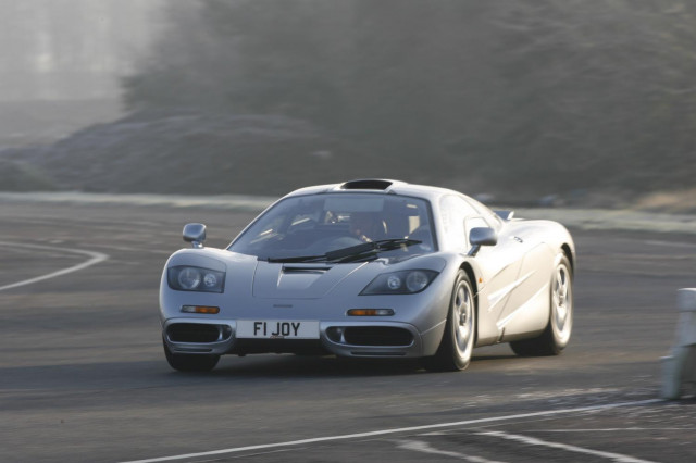 McLaren F1 (386 Km/s)