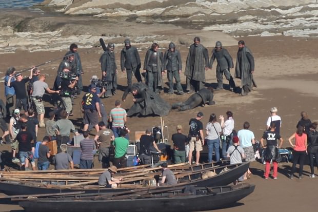 MERHAMET DİLENİYOR