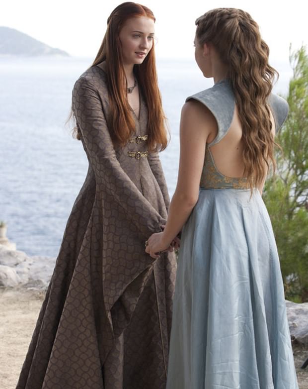 EV PARTİSİNE GİTTİLER