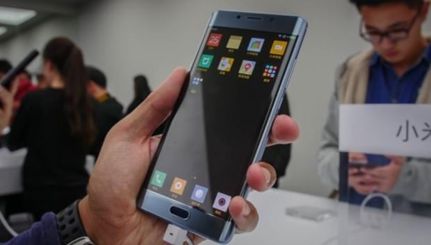 iPhone'un rakibi satışa çıktıktan 50 saniye sonra tükendi