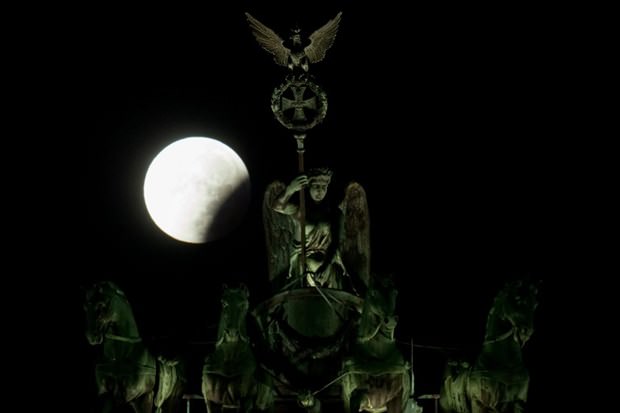 Yüzyılın en büyük Süper Ay'ı ne zaman gerçekleşecek? (Süper Ay Türkiye'den izlenebilecek mi?)