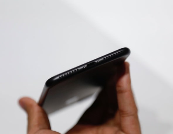 Apple iPhone fiyatlarını indirdi