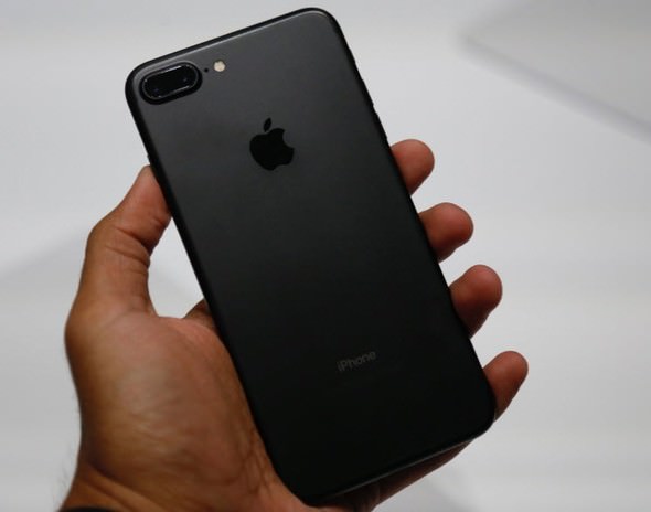 Apple iPhone fiyatlarını indirdi