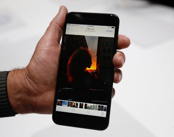 Apple iPhone fiyatlarını indirdi