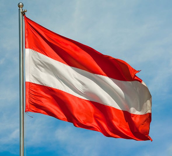 Apple iPhone fiyatlarını indirdi