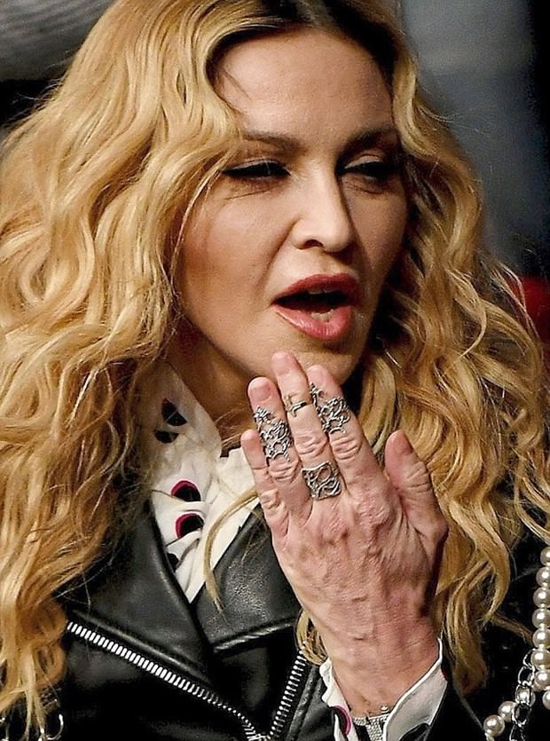 Madonna’nın elleri başka yüzü başka yaşta