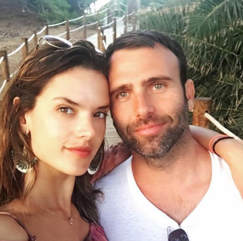 Victoria's Secret meleklerinin şanslı eşleri!