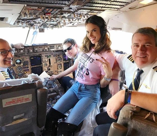 Victoria's Secret melekleri Paris'e uçtu