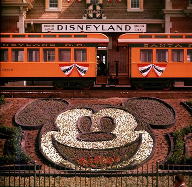 Disneyland'ın açılış gününden tarihi fotoğraflar