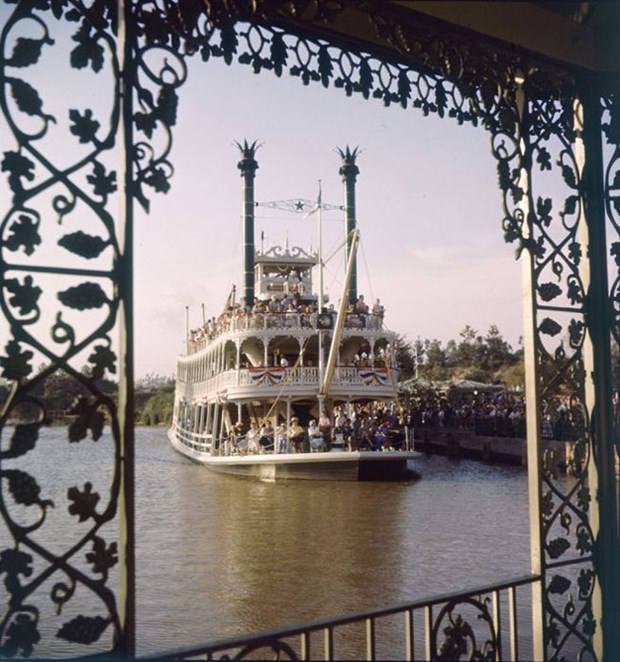 Disneyland'ın açılış gününden tarihi fotoğraflar