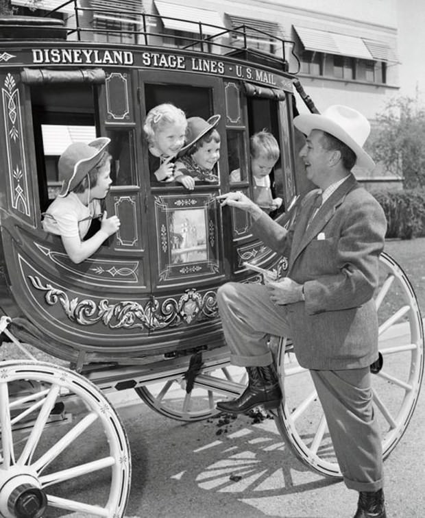 Disneyland'ın açılış gününden tarihi fotoğraflar