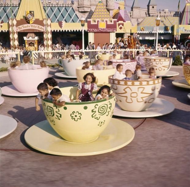 Disneyland'ın açılış gününden tarihi fotoğraflar