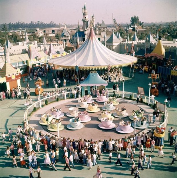 Disneyland'ın açılış gününden tarihi fotoğraflar