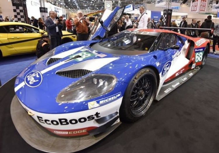 Almanya'daki otomobil fuarı ziyaretçilerini büyüledi