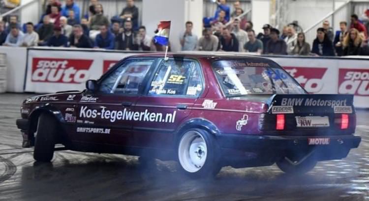 Almanya'daki otomobil fuarı ziyaretçilerini büyüledi