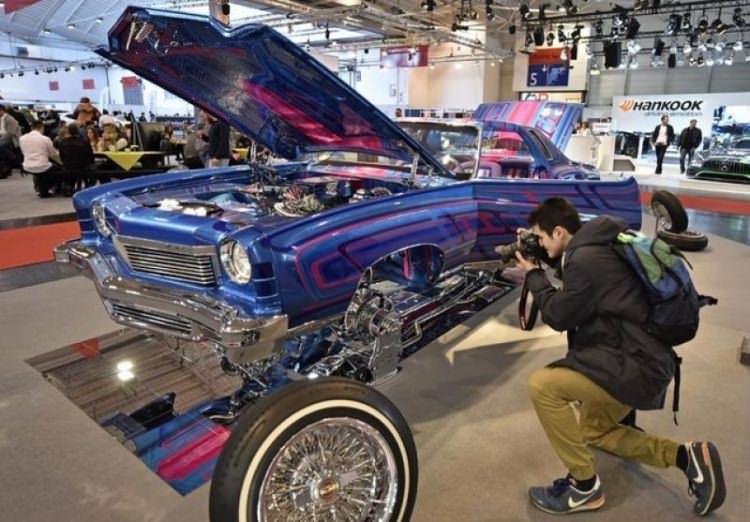 Almanya'daki otomobil fuarı ziyaretçilerini büyüledi