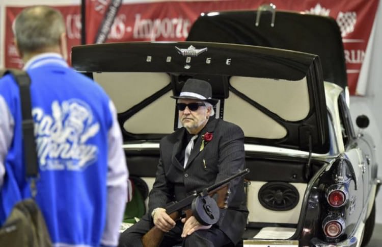 Almanya'daki otomobil fuarı ziyaretçilerini büyüledi