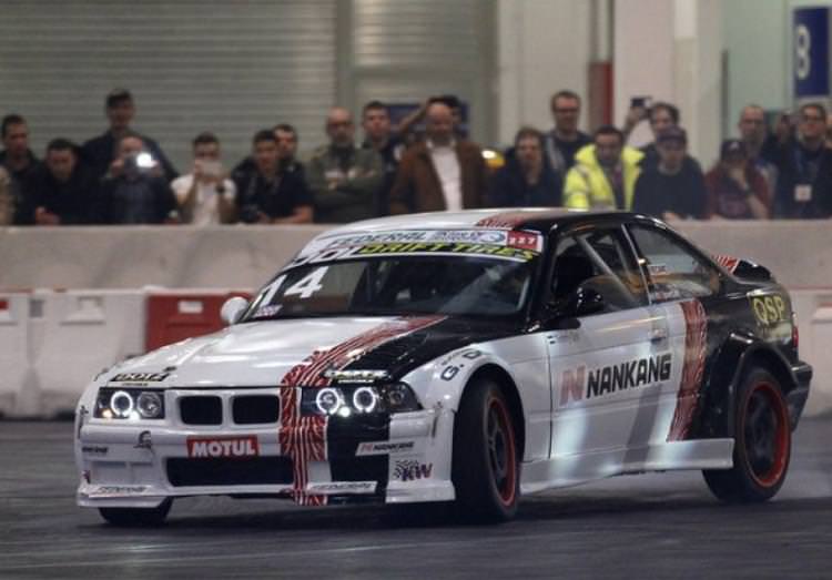 Almanya'daki otomobil fuarı ziyaretçilerini büyüledi