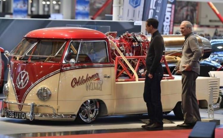 Almanya'daki otomobil fuarı ziyaretçilerini büyüledi