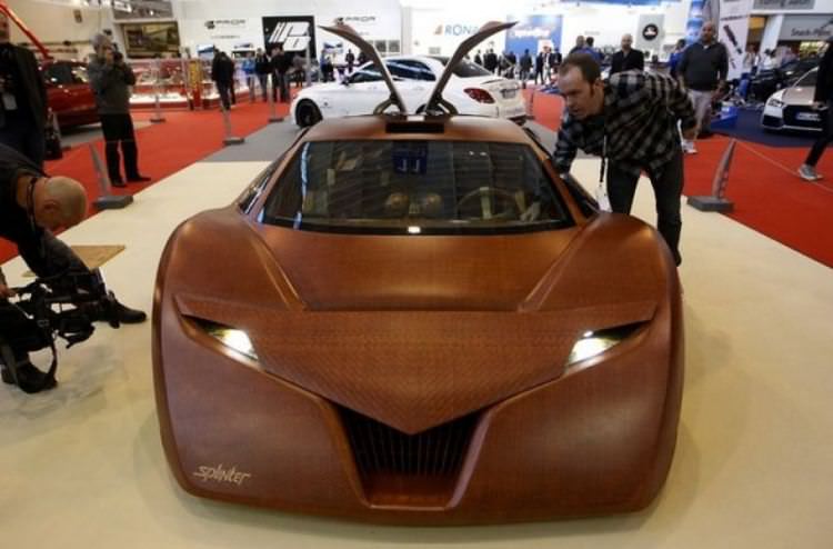 Almanya'daki otomobil fuarı ziyaretçilerini büyüledi