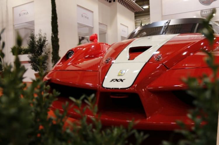 Almanya'daki otomobil fuarı ziyaretçilerini büyüledi