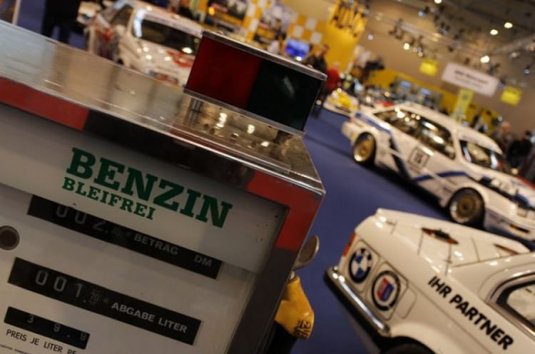 Almanya'daki otomobil fuarı ziyaretçilerini büyüledi