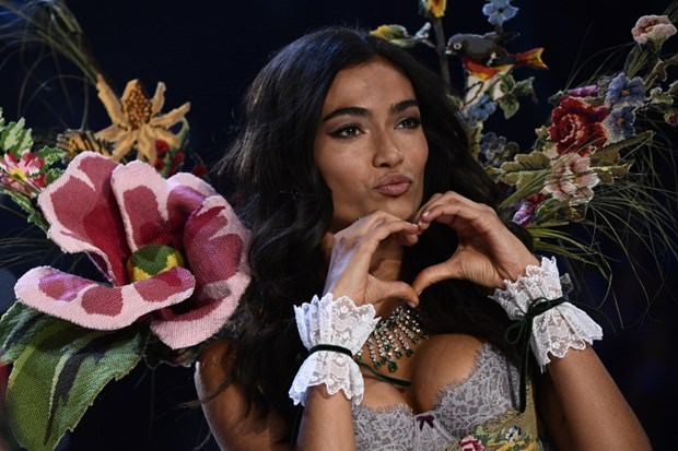 2016 Victoria's Secret Fashion Show Paris'te yapıldı