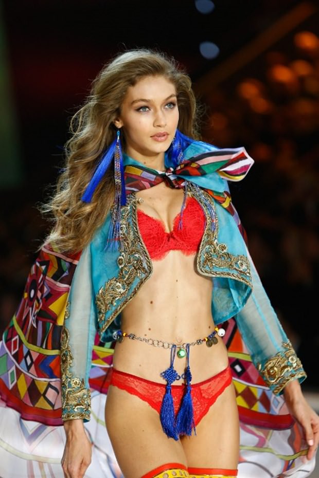 2016 Victoria's Secret Fashion Show Paris'te yapıldı
