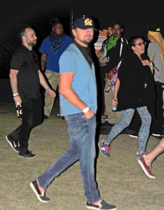 Leonardo DiCaprio yüzünü göstermemek için şekilden şekile girdi