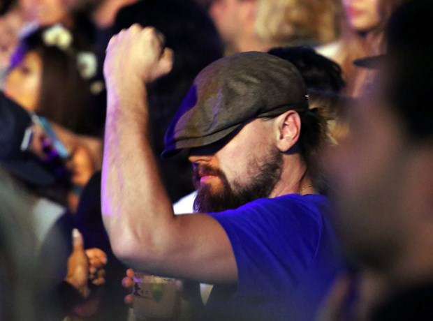 Leonardo DiCaprio yüzünü göstermemek için şekilden şekile girdi