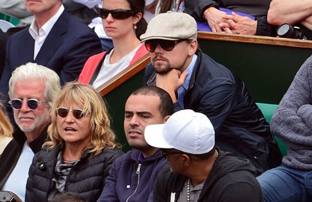 Leonardo DiCaprio yüzünü göstermemek için şekilden şekile girdi