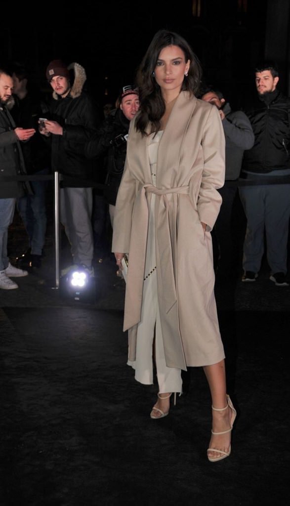 Emily Ratajkowski Juventus gecesine damga vurdu