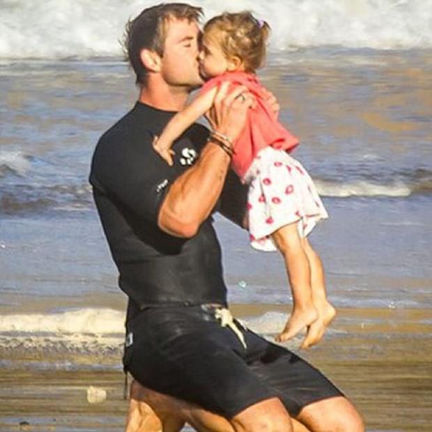 Chris Hemsworth’ün ‘mükemmel baba’ olduğunu kanıtlayan fotoğraflar