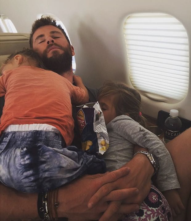 Chris Hemsworth’ün ‘mükemmel baba’ olduğunu kanıtlayan fotoğraflar