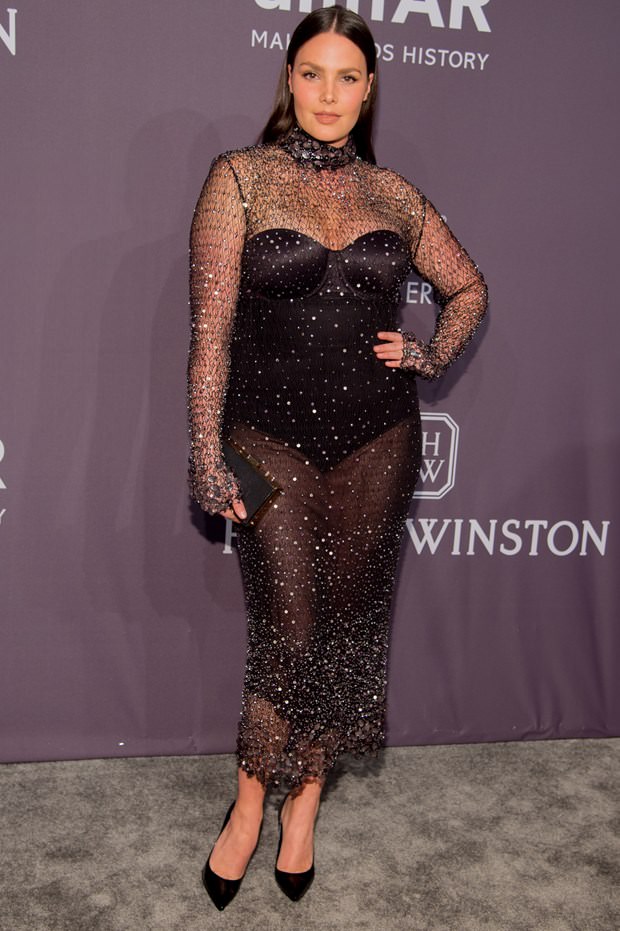 2017 amfAR galasında kırmızı halı şıklığı