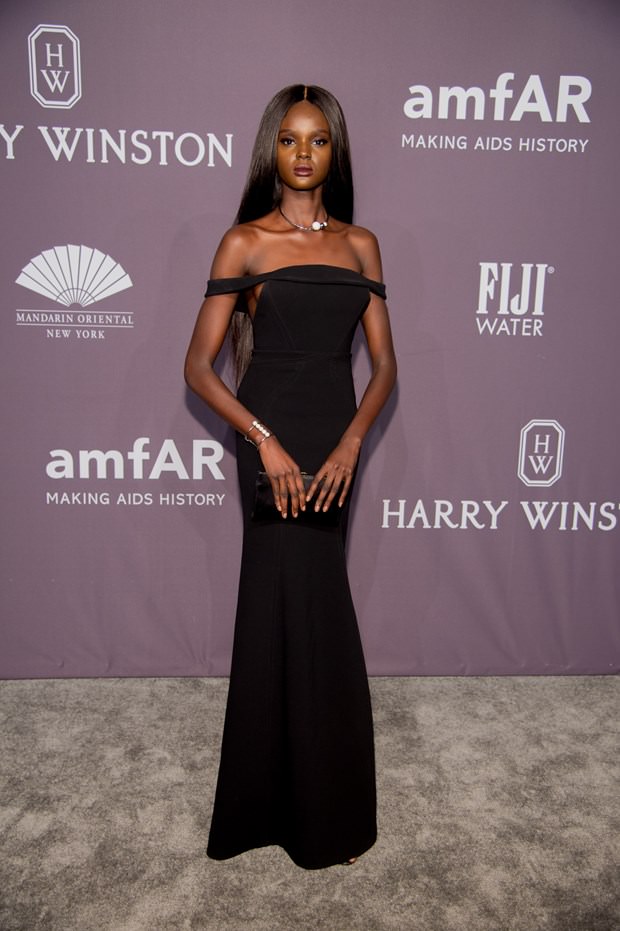 2017 amfAR galasında kırmızı halı şıklığı