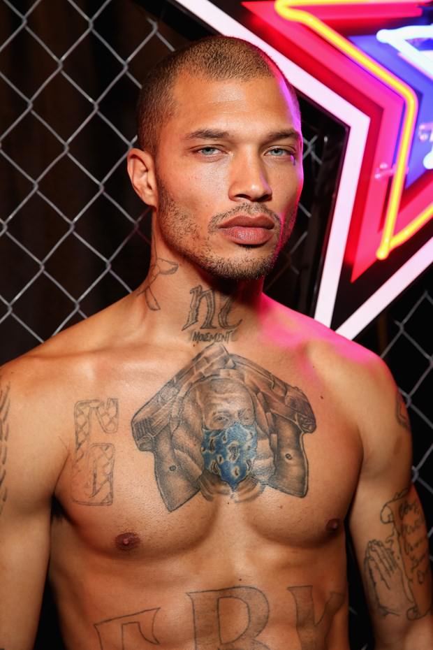 Mahkum Jeremy Meeks podyumda