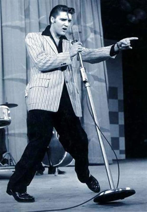 Rihanna, Elvis'in rekorunu kırdı