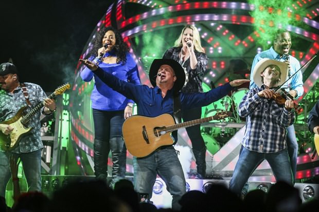 Rihanna, Elvis'in rekorunu kırdı