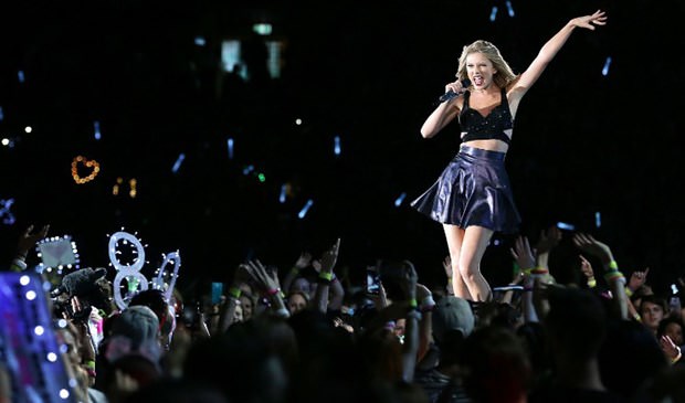 Rihanna, Elvis'in rekorunu kırdı