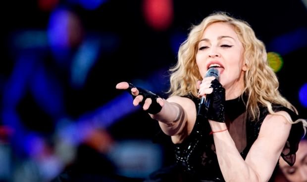 Rihanna, Elvis'in rekorunu kırdı