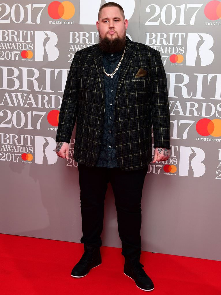 2017 Brit Ödülleri Kırmızı Halı şıkları