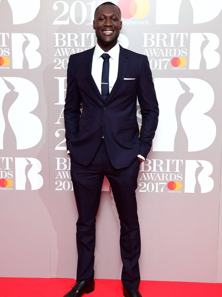 2017 Brit Ödülleri Kırmızı Halı şıkları