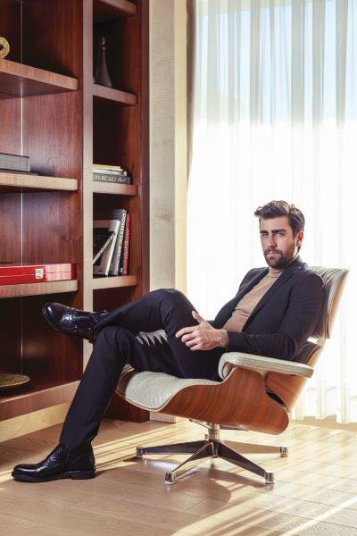 Kendi hikayesinin kahramanı