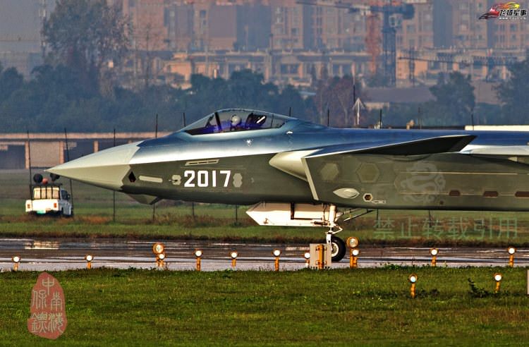 Hayalet J-20 uçuşa geçti