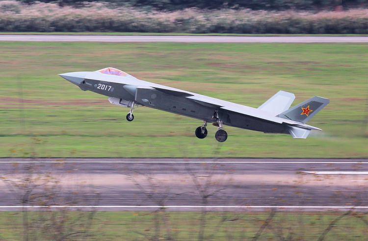 Hayalet J-20 uçuşa geçti