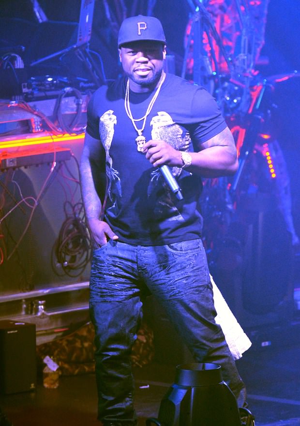 50 Cent hayranını yumrukladı