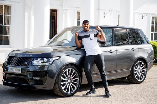 Boksör Anthony Joshua’a özel tasarlanmış dünyanın ilk Range Rover’ı