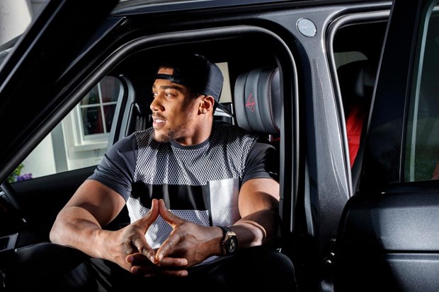 Boksör Anthony Joshua’a özel tasarlanmış dünyanın ilk Range Rover’ı